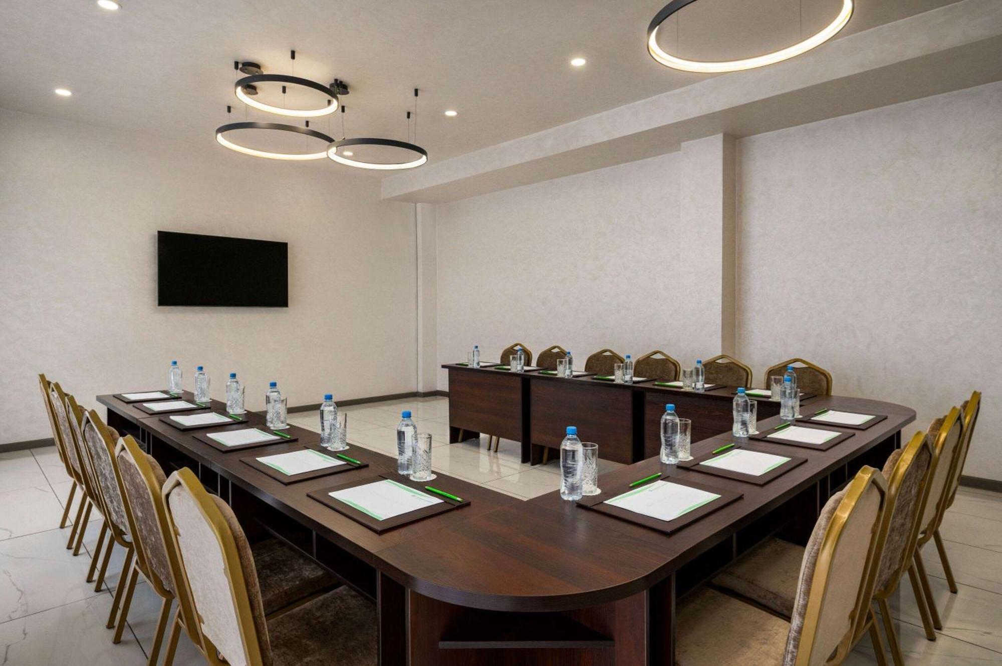 Wyndham Garden Tashkent Ξενοδοχείο Εξωτερικό φωτογραφία